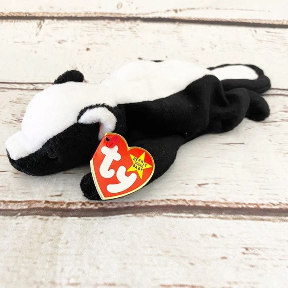 TY BEANIE BABIES Stinky the Skunk